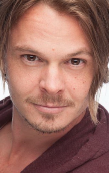 Актер Джон Ли