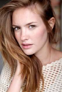 Актер Александра Эванс