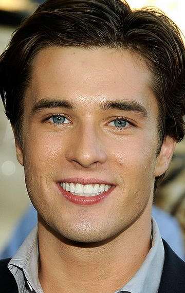 Актер Пол МакГилл