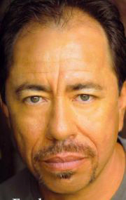 Актер Энтони Эскобар