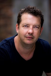 Актер Джастин Смит