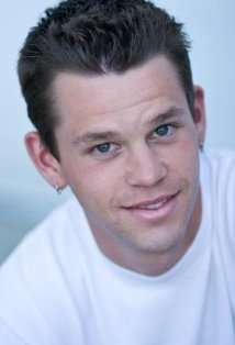 Актер Райан Лэйн