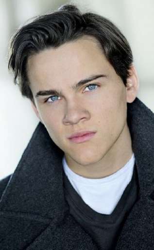 Актер Алекс Нюстадтер