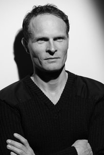 Актер Том Хансльмайер