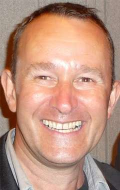 Актер Саймон Бэмфорд