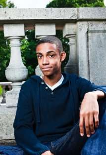 Актер Джастин Джонс