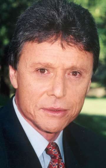 Актер Энрике Нови