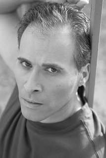 Актер Джо Томас