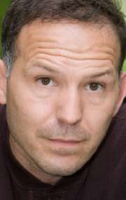 Актер Генри Пензи