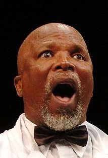 Актер Джон Кахи