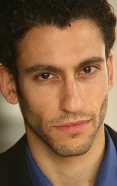 Актер Адам Чекман