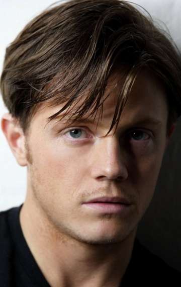 Актер Захари Гарред