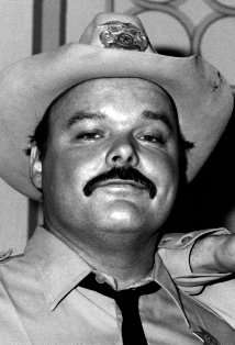 Актер Миллс Уотсон