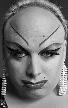 Актер Дивайн