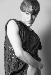 Актер Эдриан Форбс