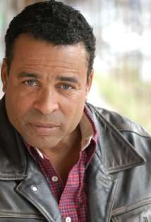 Актер Роберт Кроу