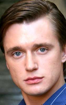 Актер Артем Алексеев