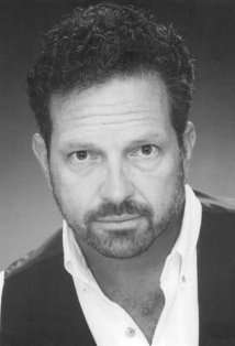 Актер Джон С. Раштон