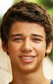 Актер Урия Шелтон