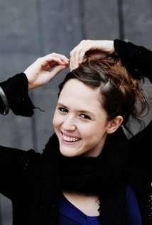 Актер Эмили Кокс