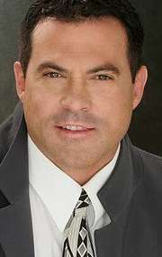 Актер Грант Робертс