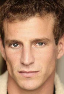 Актер Калеб Микаэльсон