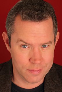 Актер Лес Махони