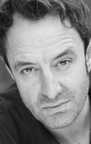 Актер Саймон Торп