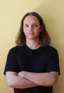 Актер Линли Сабрян