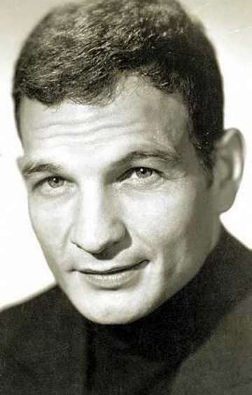 Актер Шайке Офир