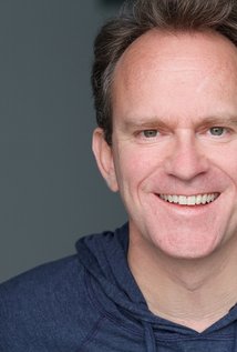 Актер Тим Баркер