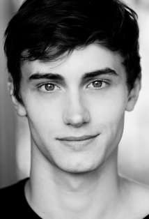 Актер Льюис Райнер