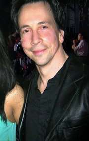 Актер Билл Монди