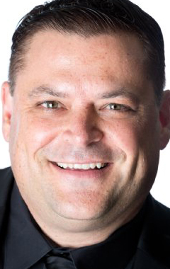 Актер Брук Эдвард Пенка