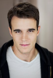 Актер Зандер Робертс