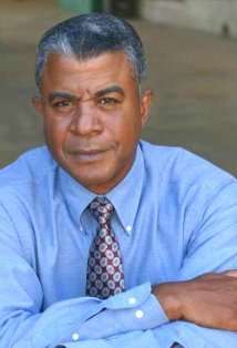 Актер Такер Смоллвуд