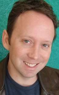 Актер Оливер Робинс