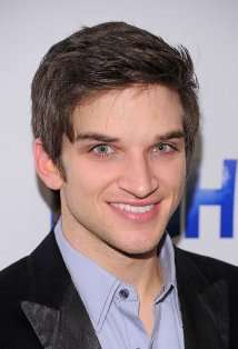 Актер Эван Йоникит