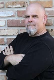 Актер Чак Буш