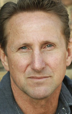 Актер Денни Пирс