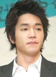 Фото Мун Джи Юн