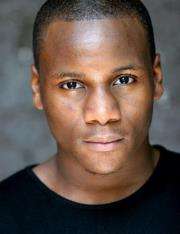 Актер Тоби Бакаре