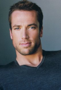 Актер Джеффри М. Ривз