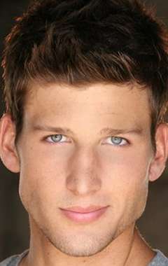 Актер Паркер Янг