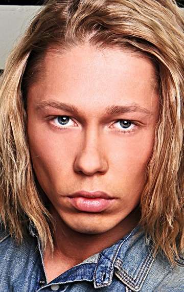 Актер Дмитрий Бикбаев