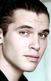 Актер Павел Артемьев