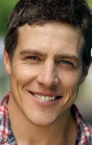 Актер Стивен Пикок