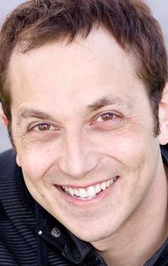 Актер Йен Петрелла