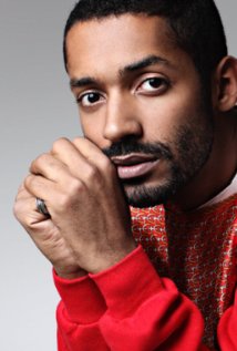 Актер Йеми Акиниеми