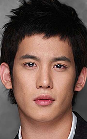 Актер Пак Ки Ун